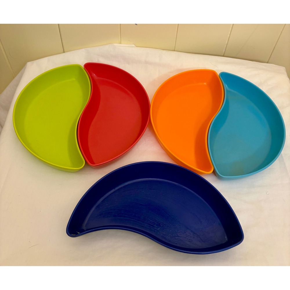 Vintage Style Kidney Shaped Nesting Bowls Set of 5 Colorful Plastic Snack Dishes